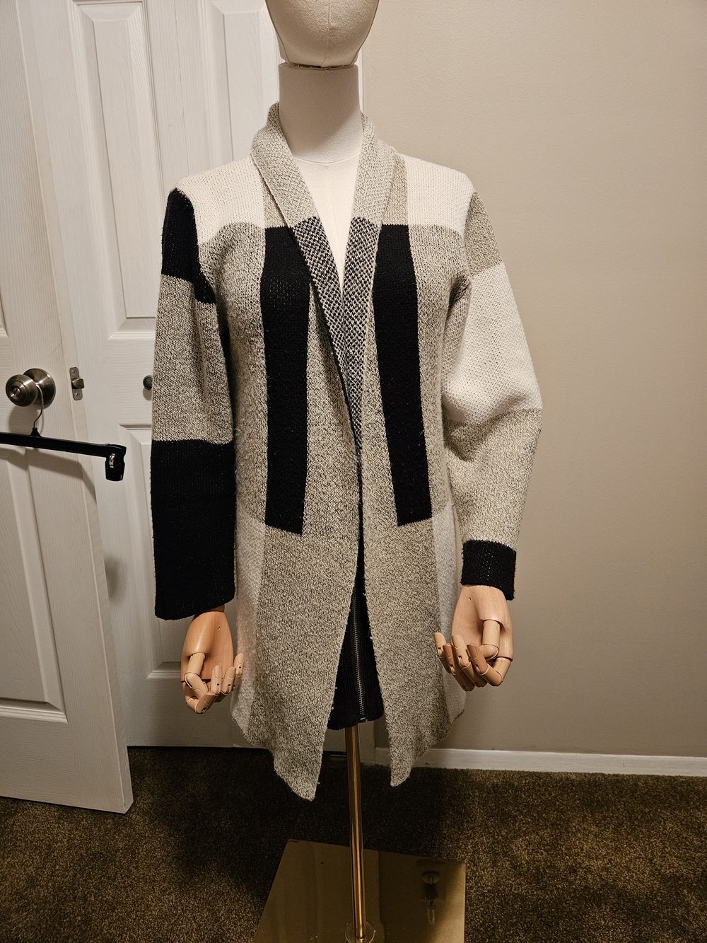 KEREN hart Open-Front Colorblock Cardigan in Cream, Gray & Black. Size S